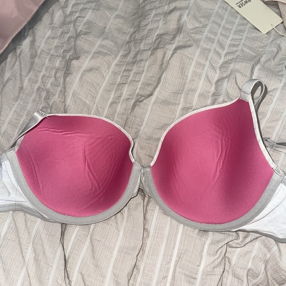 Pink Victoria secret bra - Picture 2 of 5